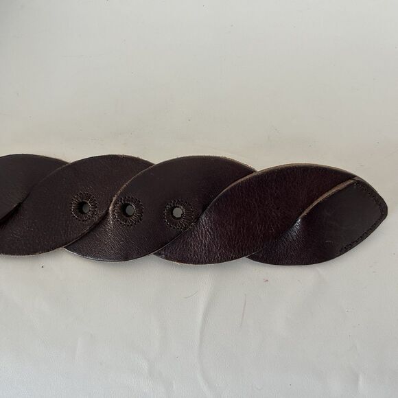 Fossil Belt Women’s Small  Brown Leather with   Gold Buckle - Picture 5 of 5